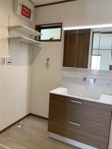 朝霧東町２丁目　新築一戸建ての独立洗面台