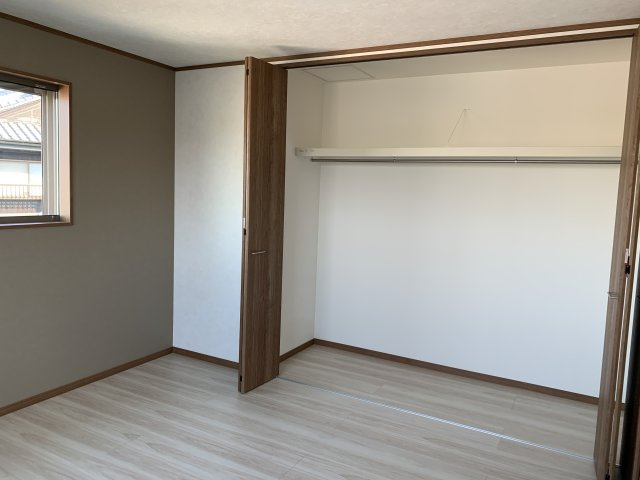 朝霧東町２丁目　新築一戸建ての洋室