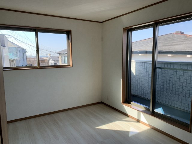 朝霧東町２丁目　新築一戸建ての洋室