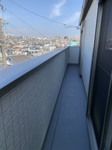 朝霧東町２丁目　新築一戸建てのバルコニー