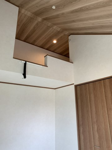 朝霧東町２丁目　新築一戸建ての洋室|ロフト付