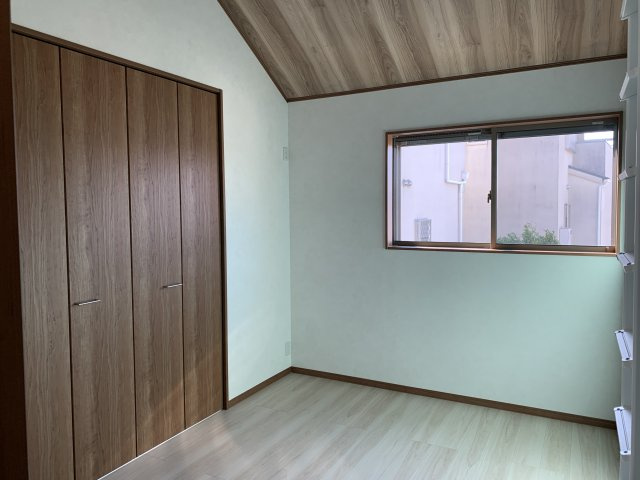 朝霧東町２丁目　新築一戸建ての洋室