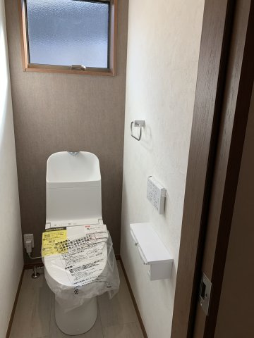朝霧東町２丁目　新築一戸建てのトイレ|温水洗浄便座付
