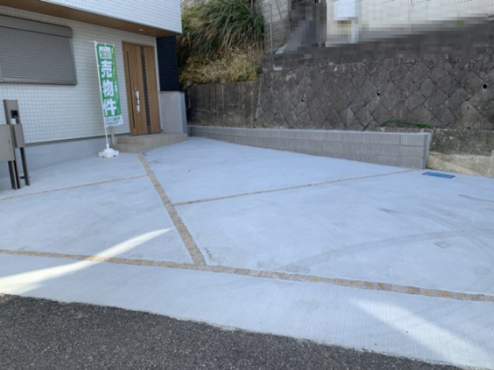 朝霧東町２丁目　新築一戸建ての駐車場