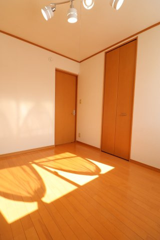 ラ・ポールメゾン北野Bの居間・リビング