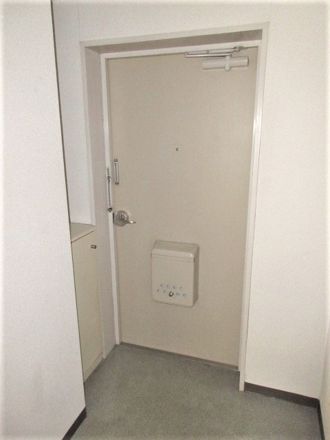 小平市上水本町４丁目の賃貸マンションの玄関