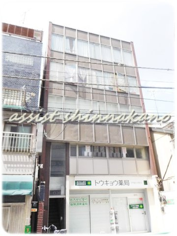 朝野ビルのエントランス