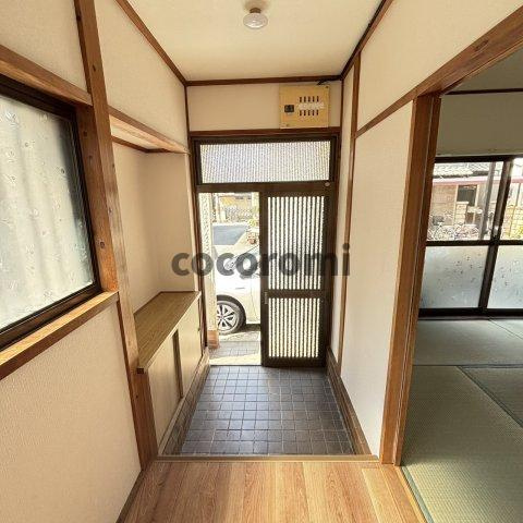 池之宮車庫付き戸建ての玄関