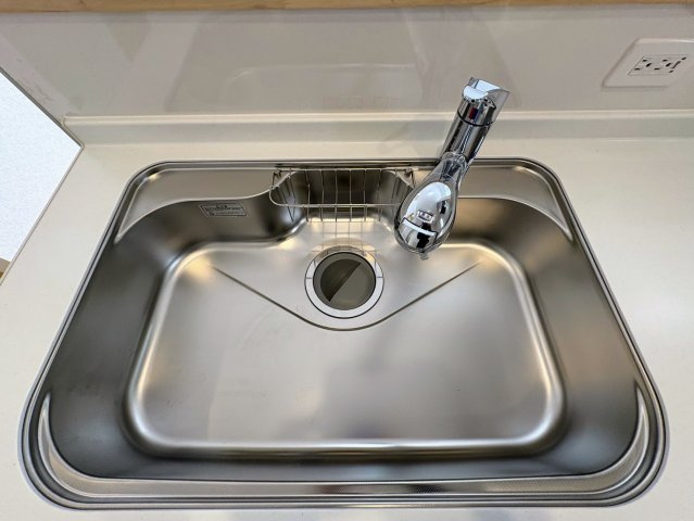 クレイドルガーデン那覇市識名 第３・２号棟のキッチン|浄水器付きキッチンの流し台