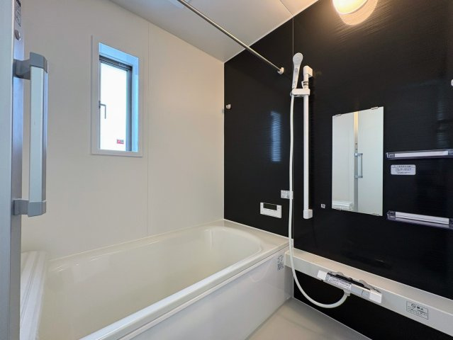 クレイドルガーデン那覇市識名 第３・２号棟の浴室|浴室換気暖房乾燥機付きユニットバス