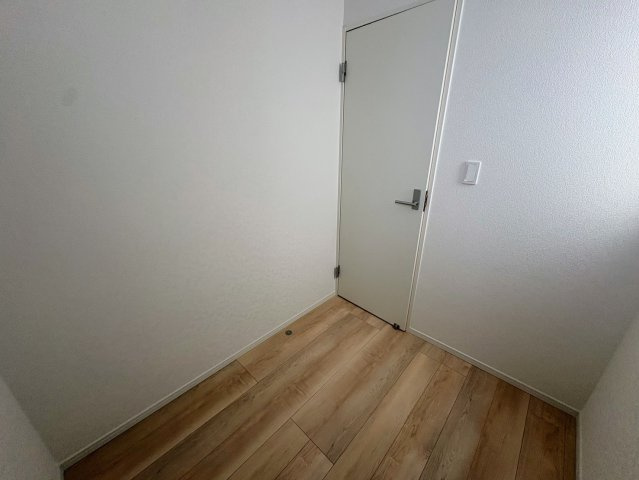 クレイドルガーデン那覇市識名 第３・２号棟の洋室|用途多彩な２階テレワークルーム２帖