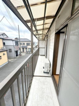 ２部屋にまたがるテラス