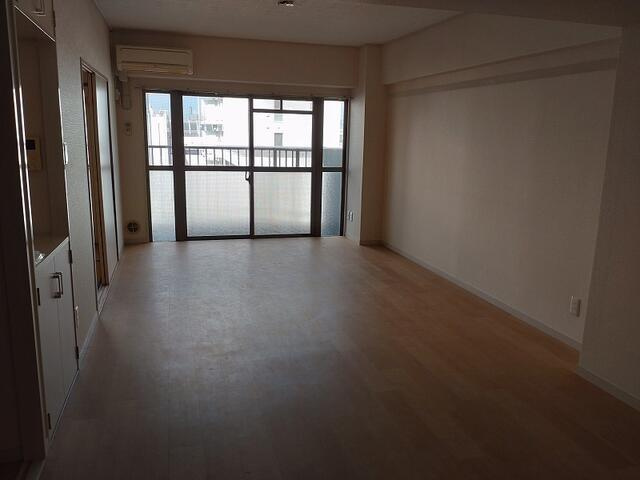 ペアシティー湘南の居間・リビング|別号室の参考写真です。