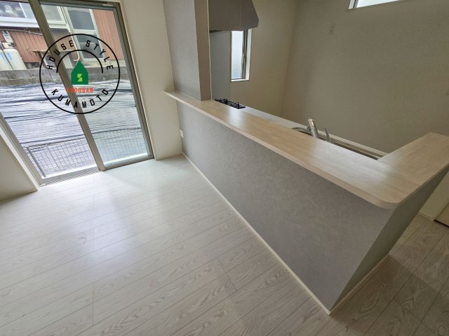 合志市御代志第13-2棟（3号棟）　の内観：施工例|キッチンから立ち込める香りが今日の料理を期待させます。