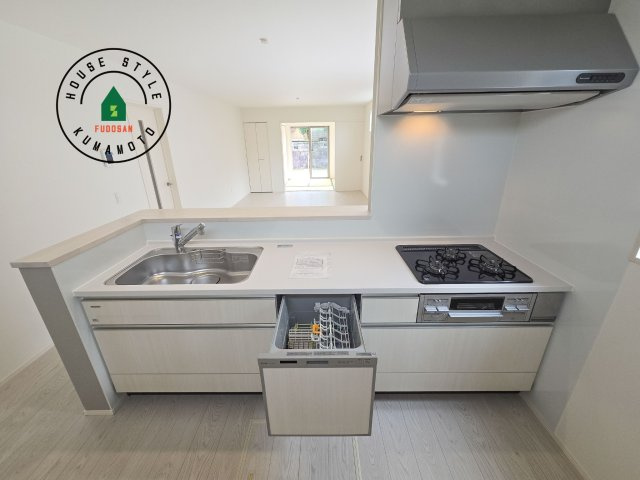 合志市御代志第13-2棟（3号棟）　の内観：施工例|ご家族を近くに感じられる対面キッチンのLDK。会話もはずみそうですね。