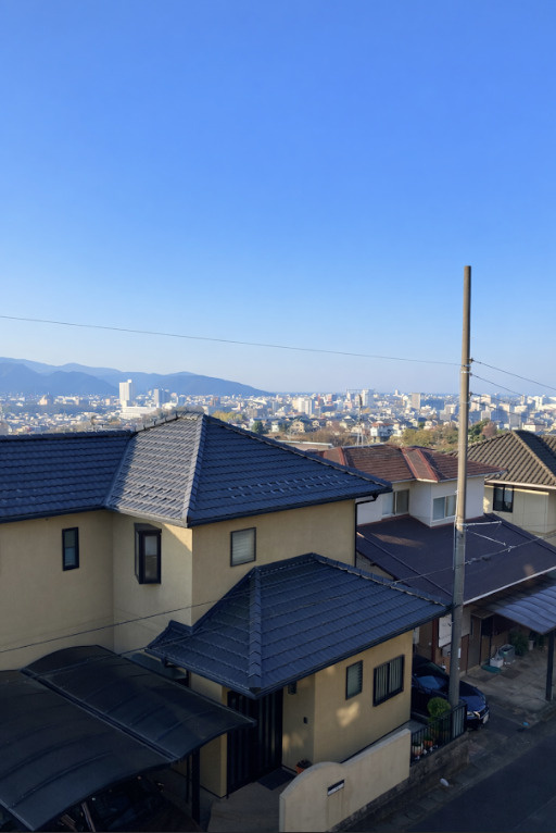 売中古戸建　三島市光ヶ丘3丁目の展望|周囲に高い建物が少ないため、日当たりが非常に良好です。明るい日差しが室内にたっぷりと差し込み暖かく快適な居住空間を感じられます。