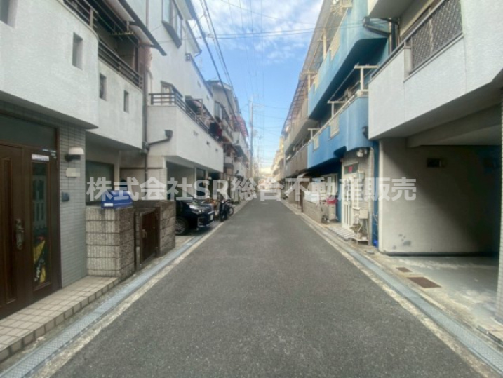 角田2丁目中古戸建の前面道路含む現地写真|リフォームや住宅ローン・東大阪市の不動産の事なら弊社にお任せ下さいませ！
各地域の特徴・グルメ・裏道やその他、細かい情報等も熟知した
東大阪市出身のスタッフが新生活を送るお客様をサポート致します！