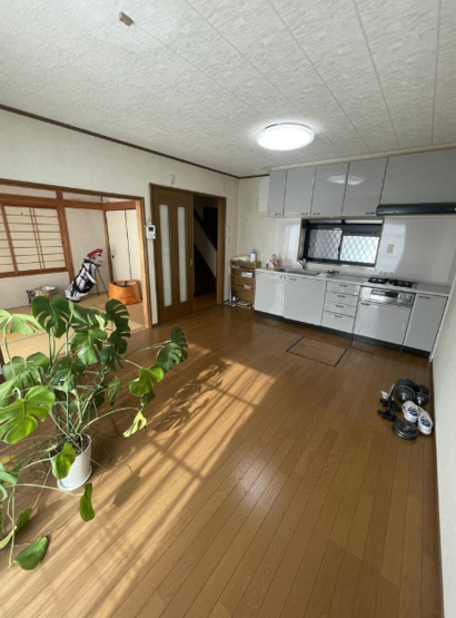 【居間・リビング】 | 八尾市旭ケ丘2丁目 | 【LDK：約11帖】