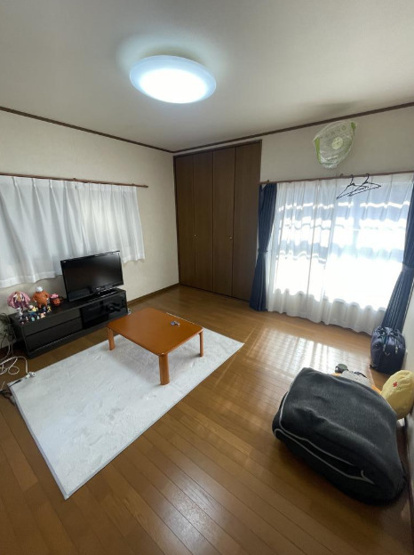 【居間・リビング】 | 八尾市旭ケ丘2丁目 | 【LDK：約11帖】