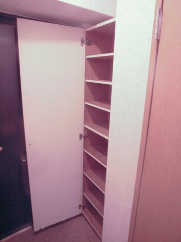 ルエ・メゾン・ロワール久留米Ⅰ　2階の収納|別号室のものになります。現状優先。