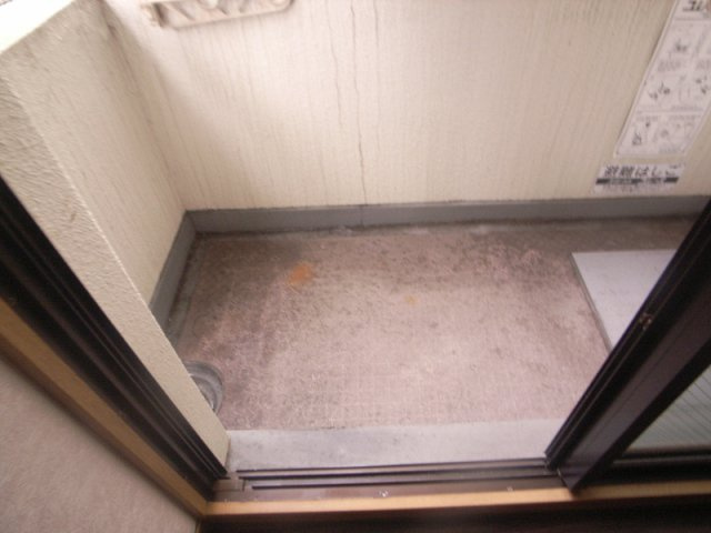 ルエ・メゾン・ロワール久留米Ⅰ　2階のバルコニー|別号室のものになります。現状優先。