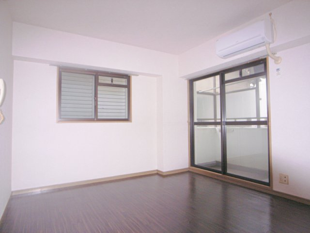 ルエ・メゾン・ロワール久留米Ⅰ　2階の居間・リビング|別号室のものになります。現状優先。