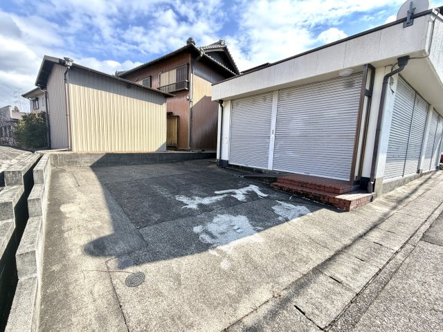 日進市梅森台テナントの駐車場