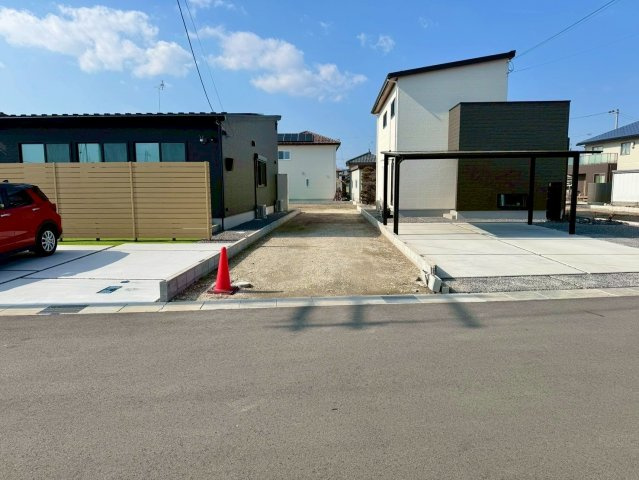 守山市赤野井町　建築条件無し売土地の前面道路含む現地写真