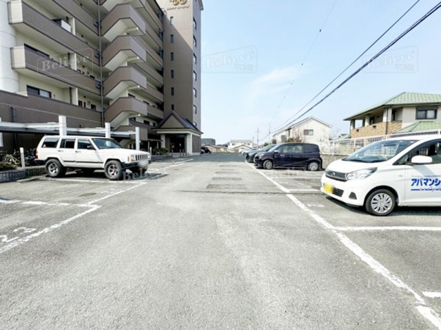 エテルナ・エーカーズの駐車場|駐車スペースもあります☆