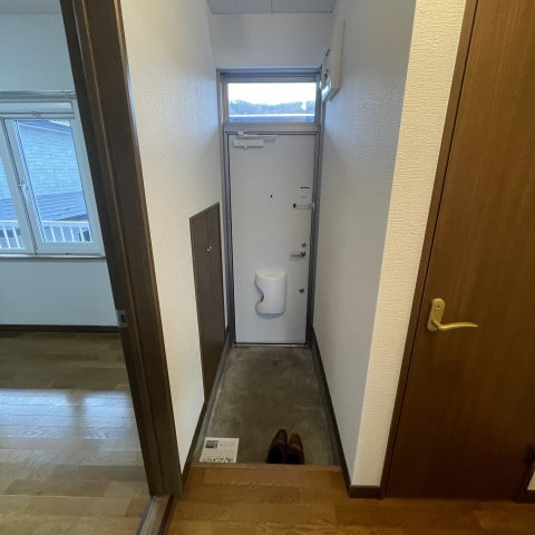 メゾン美登里の玄関|収納もある玄関です