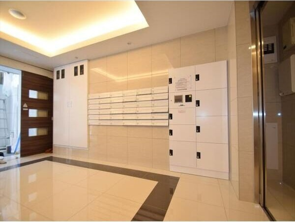 クレストタワー栄のエントランス