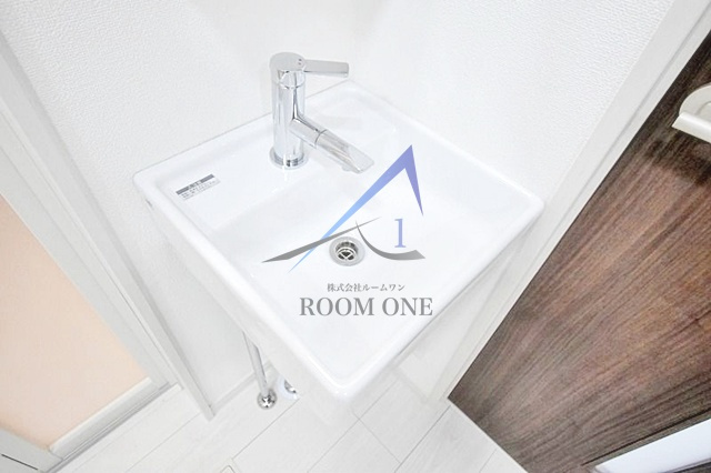 グランクオール梅屋敷の洗面所|独立洗面台です。