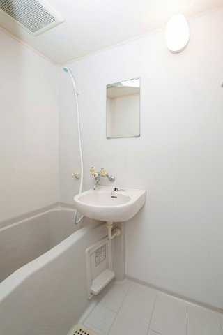 ダイナコートピア黒崎Ⅱ　4階の浴室|別号室のものになります。現状優先。