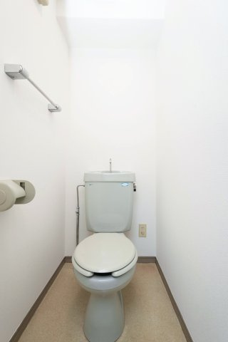 ダイナコートピア黒崎Ⅱ　4階のトイレ|別号室のものになります。現状優先。