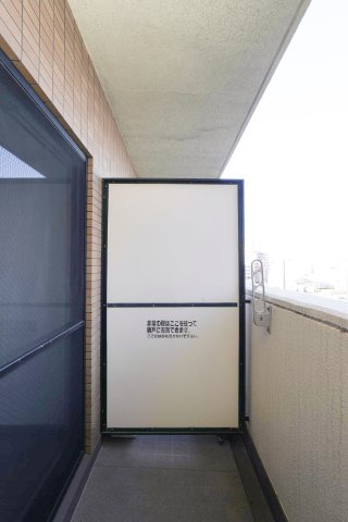 ダイナコートピア黒崎Ⅱ　4階のバルコニー|別号室のものになります。現状優先。