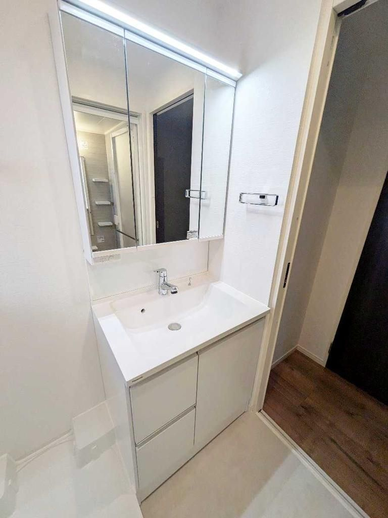 三鷹市下連雀３丁目の中古マンションの独立洗面台