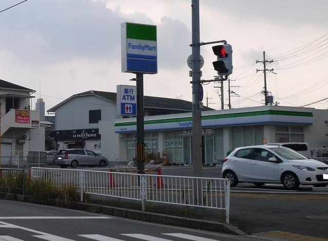 クオーレ　Ⅲの周辺|ファミリーマート様まで300m