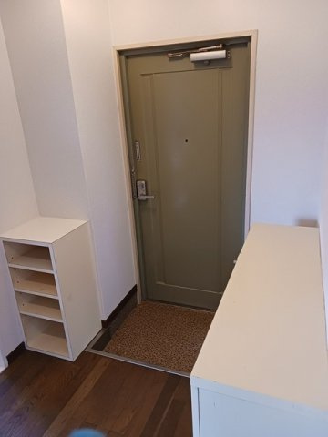 サンハイツ坂末の玄関|収納もある玄関です