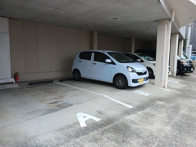 サンハイツ坂末の駐車場|駐車場に車を止められます