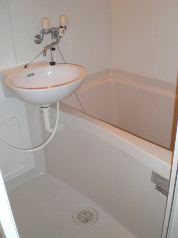 レオパレスアーバンカミノの浴室|お風呂で日々の疲れを落としましょう