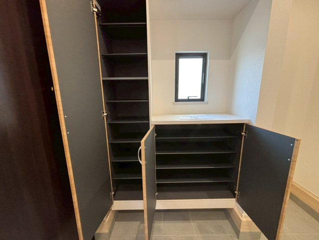 加古川市野口町野口戸建の玄関