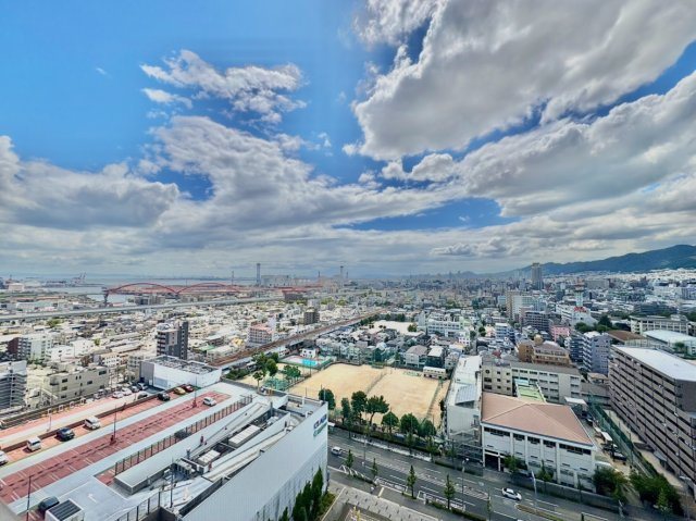 御影タワーレジデンスの展望|47階建17階部分です。
お部屋からの景色を是非実際にご覧くださいませ。
お問い合わせお待ちしております。