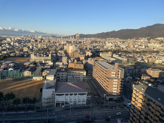 御影タワーレジデンスの展望|バルコニーから海と山両方をご覧いただけます。