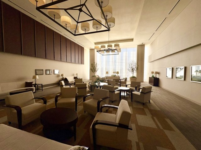 御影タワーレジデンスのロビー|お客様をおもてなす際に利用できるラウンジスペースがございます。（利用制限有）