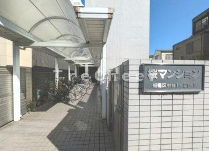 桜マンションのエントランス