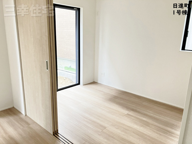 碧南市日進町の洋室|リビングと続き間になる洋室5帖