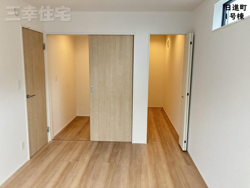 碧南市日進町の収納|主寝室には納戸とウォークインクローゼットがあります