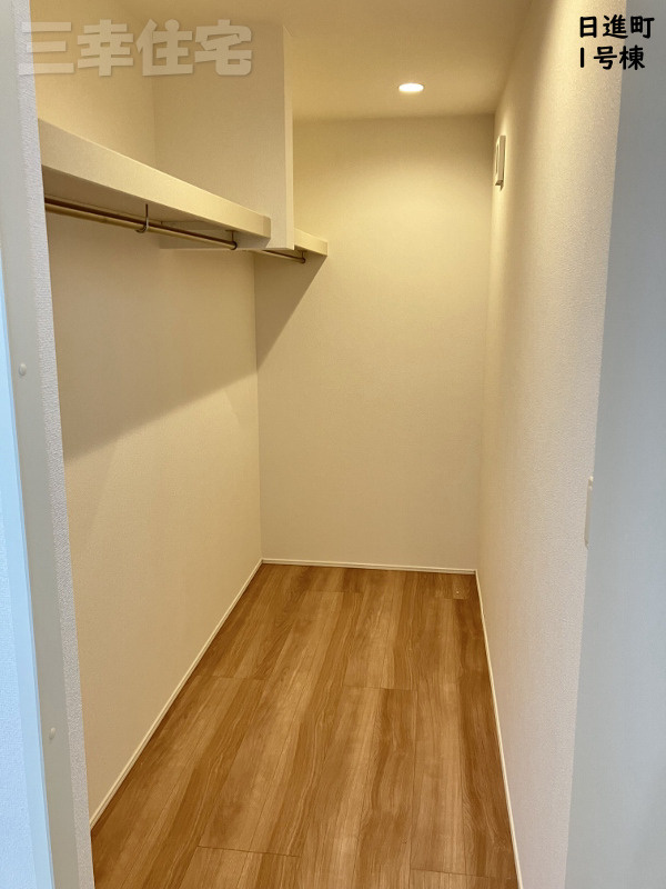 碧南市日進町の収納|大容量のウォークインクローゼット2.6帖。もはや個室になる広さ