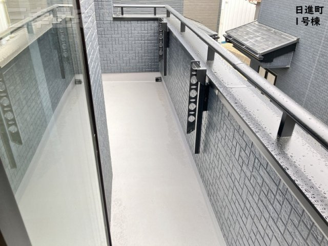 碧南市日進町のバルコニー|2部屋に面するワイドバルコニー