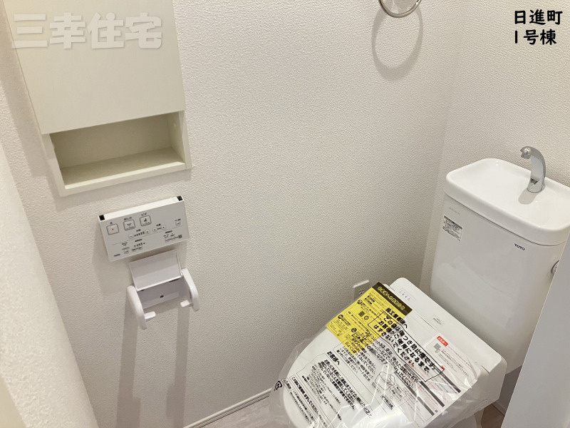 碧南市日進町のトイレ|2階のシャワートイレ。寝ていても近くにあるから安心ね
